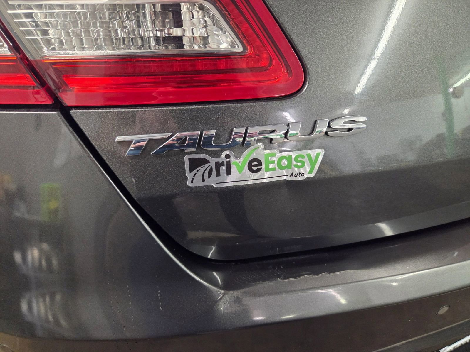 Used 2016 Ford Taurus Limited w/ Equipment Group 301A image 8