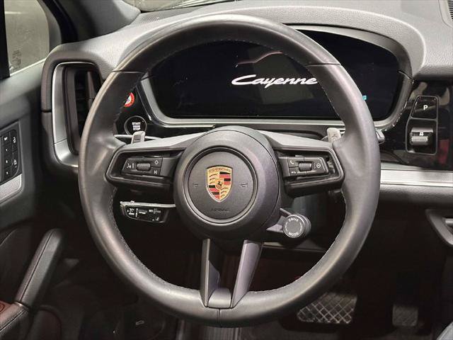 Used 2025 Porsche Cayenne AWD/4WD image 15