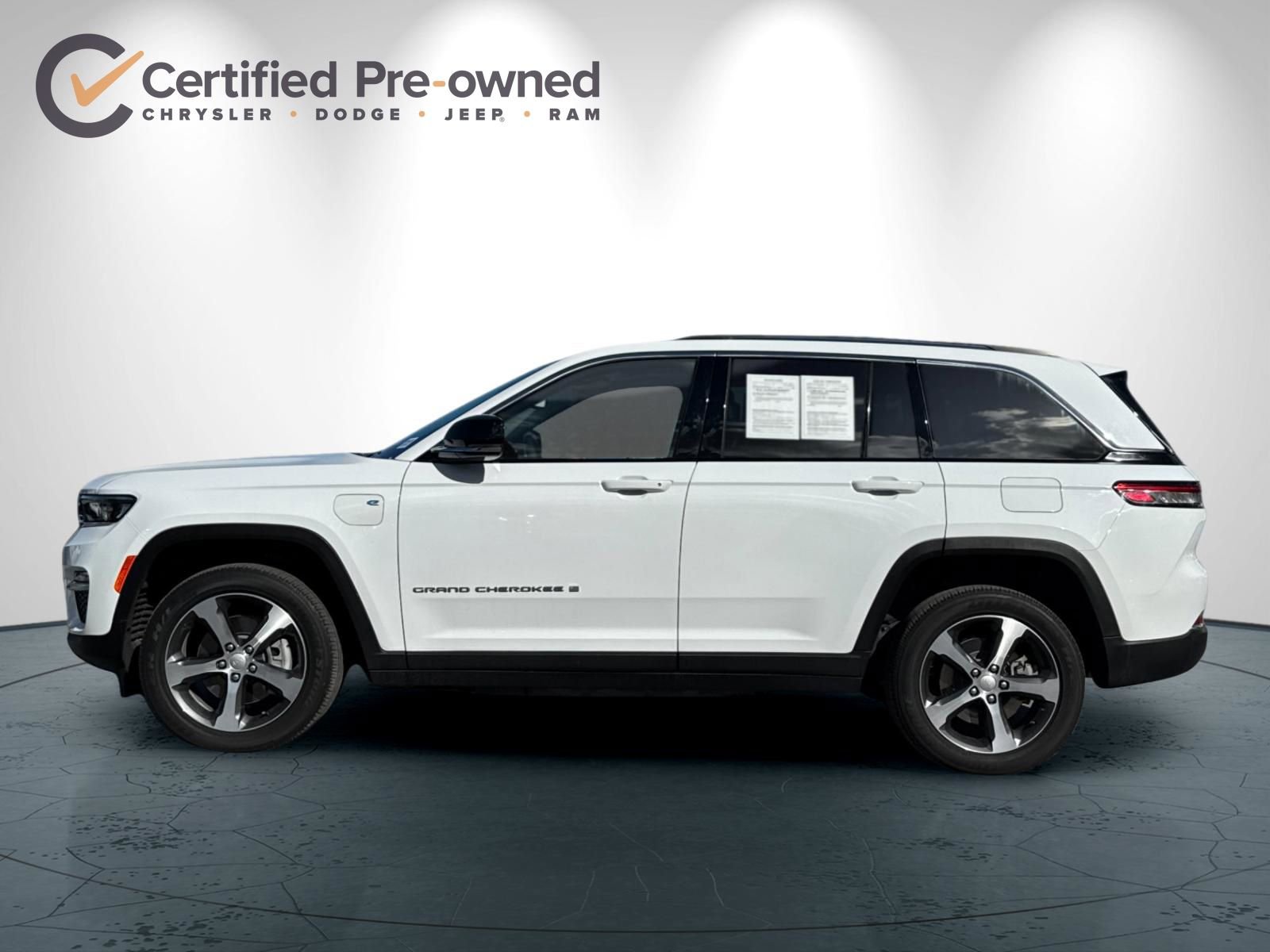 Used 2022 Jeep Grand Cherokee Limited 4xe image 7