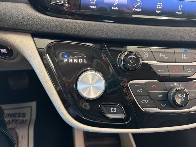 Used 2024 Chrysler Pacifica Touring-L FWD image 27