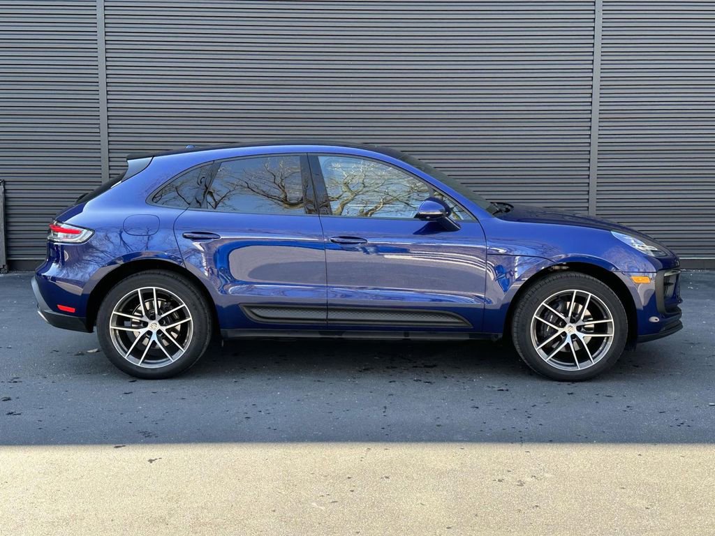 Certified 2026 Porsche Macan AWD/4WD image 6