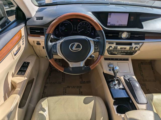 Used 2013 Lexus ES 300h w/ Luxury Pkg image 14