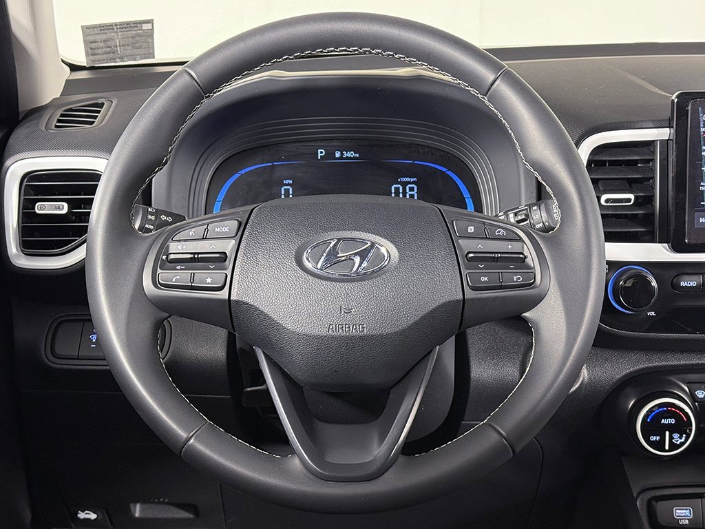 Used 2025 Hyundai Venue Limited image 31
