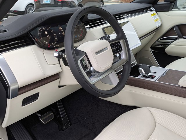 New 2026 Land Rover Range Rover Long Wheelbase SE AWD/4WD image 3