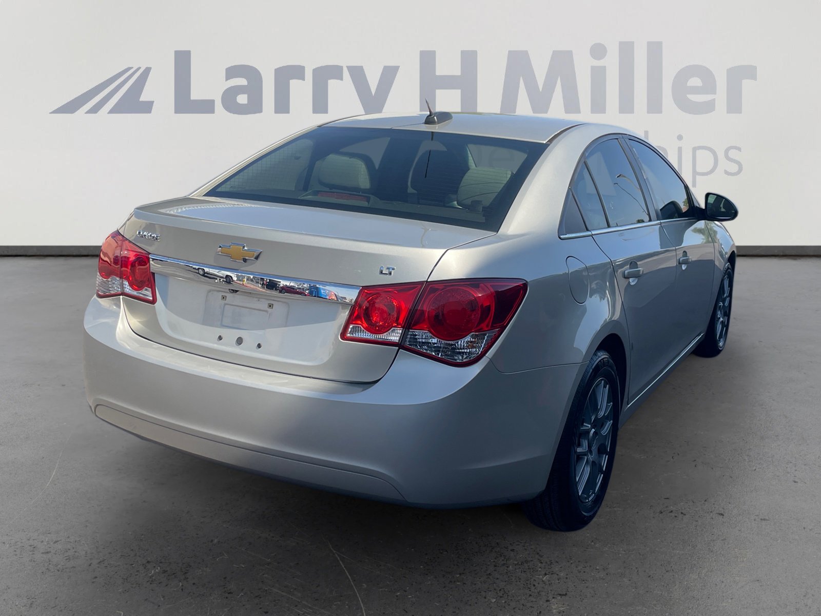 Used 2015 Chevrolet Cruze LT w/ Technology Package FWD image 5