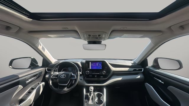Used 2023 Toyota Highlander XLE FWD image 11