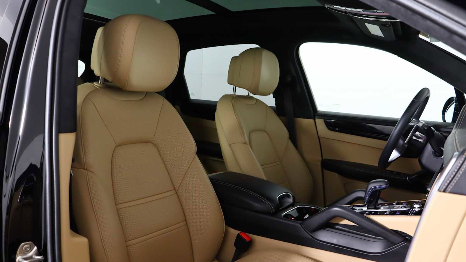 Used 2023 Porsche Cayenne GTS image 7
