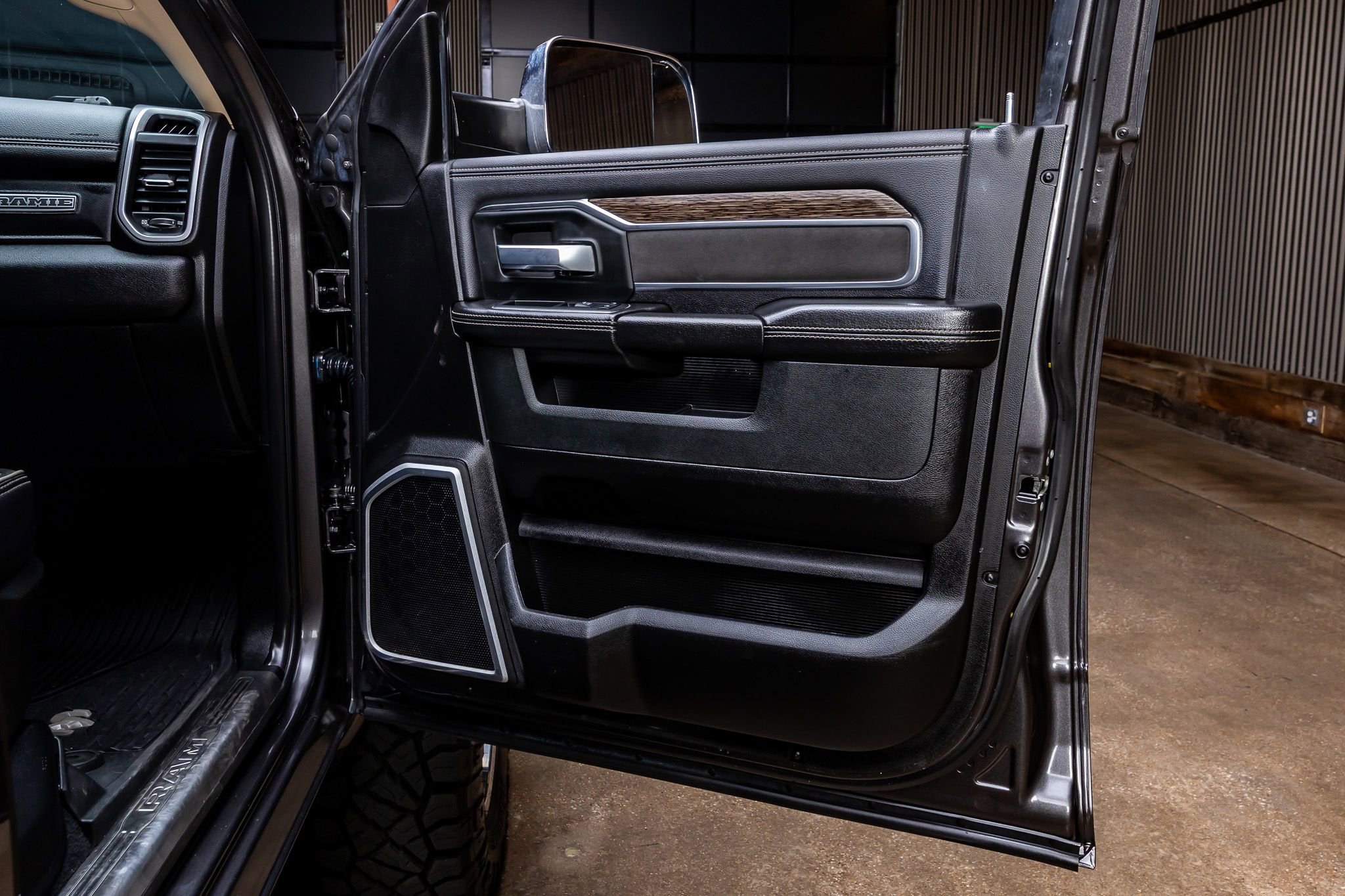 Used 2020 RAM 2500 Laramie AWD/4WD image 37