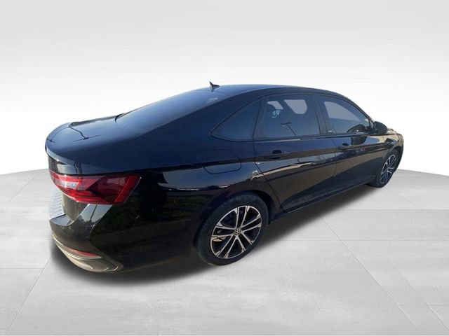 Used 2024 Volkswagen Jetta Sport image 10
