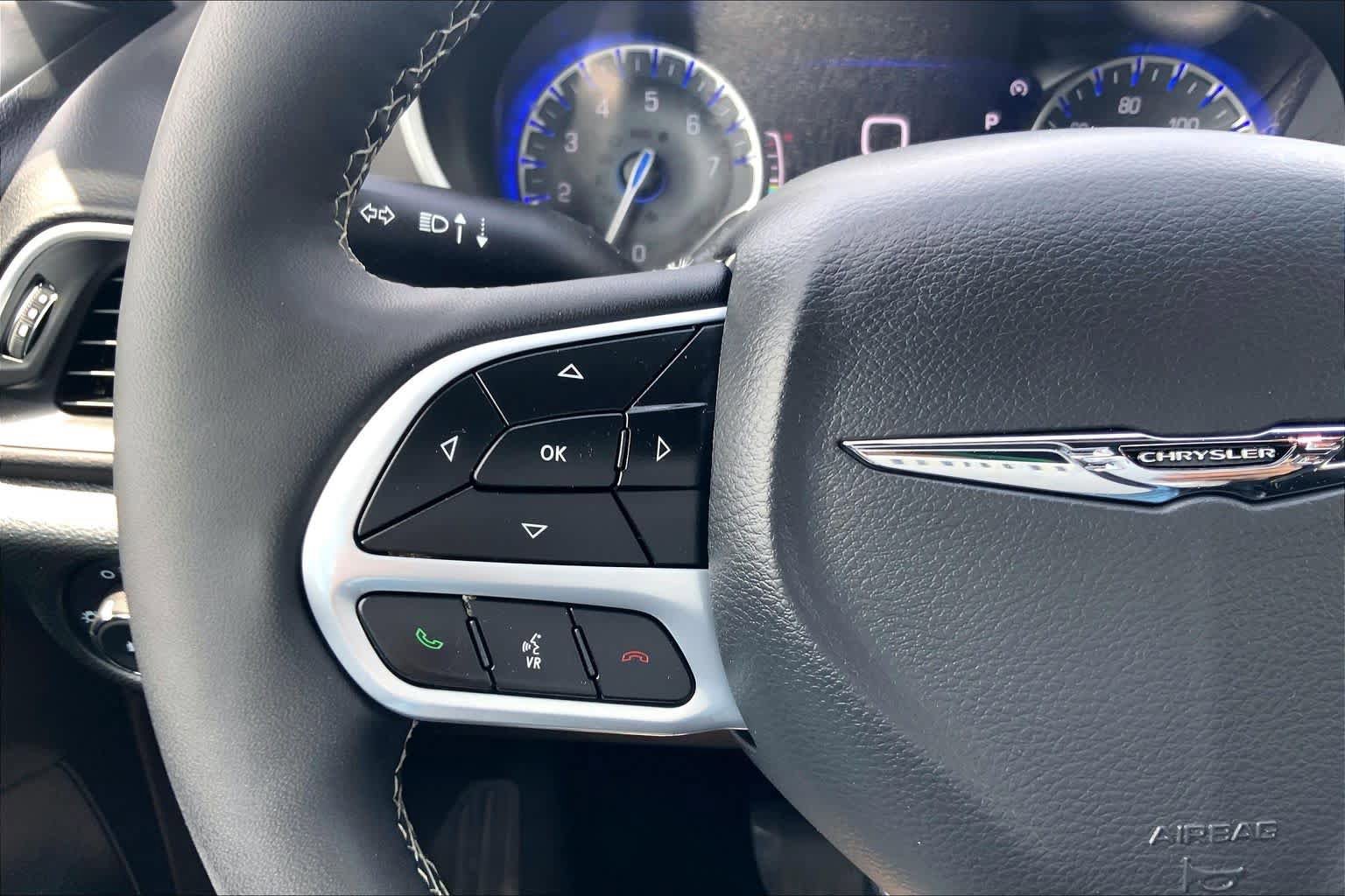 Used 2025 Chrysler Pacifica Select FWD image 23