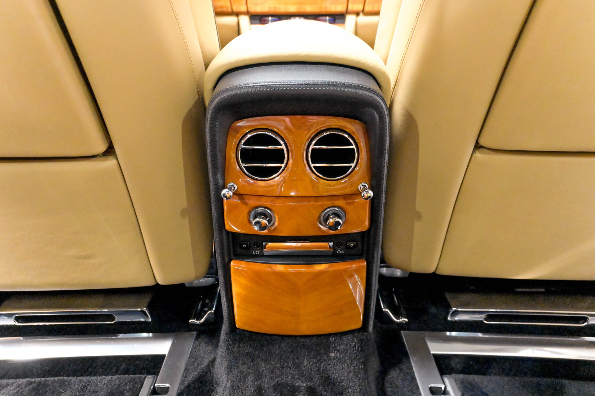 Used 2013 Rolls-Royce Phantom Sedan RWD image 43