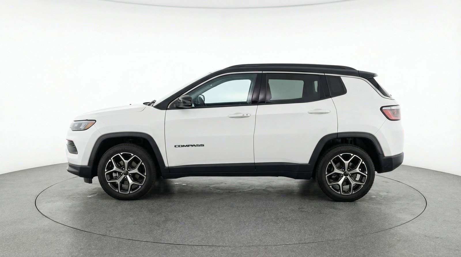 Used 2025 Jeep Compass Limited image 5
