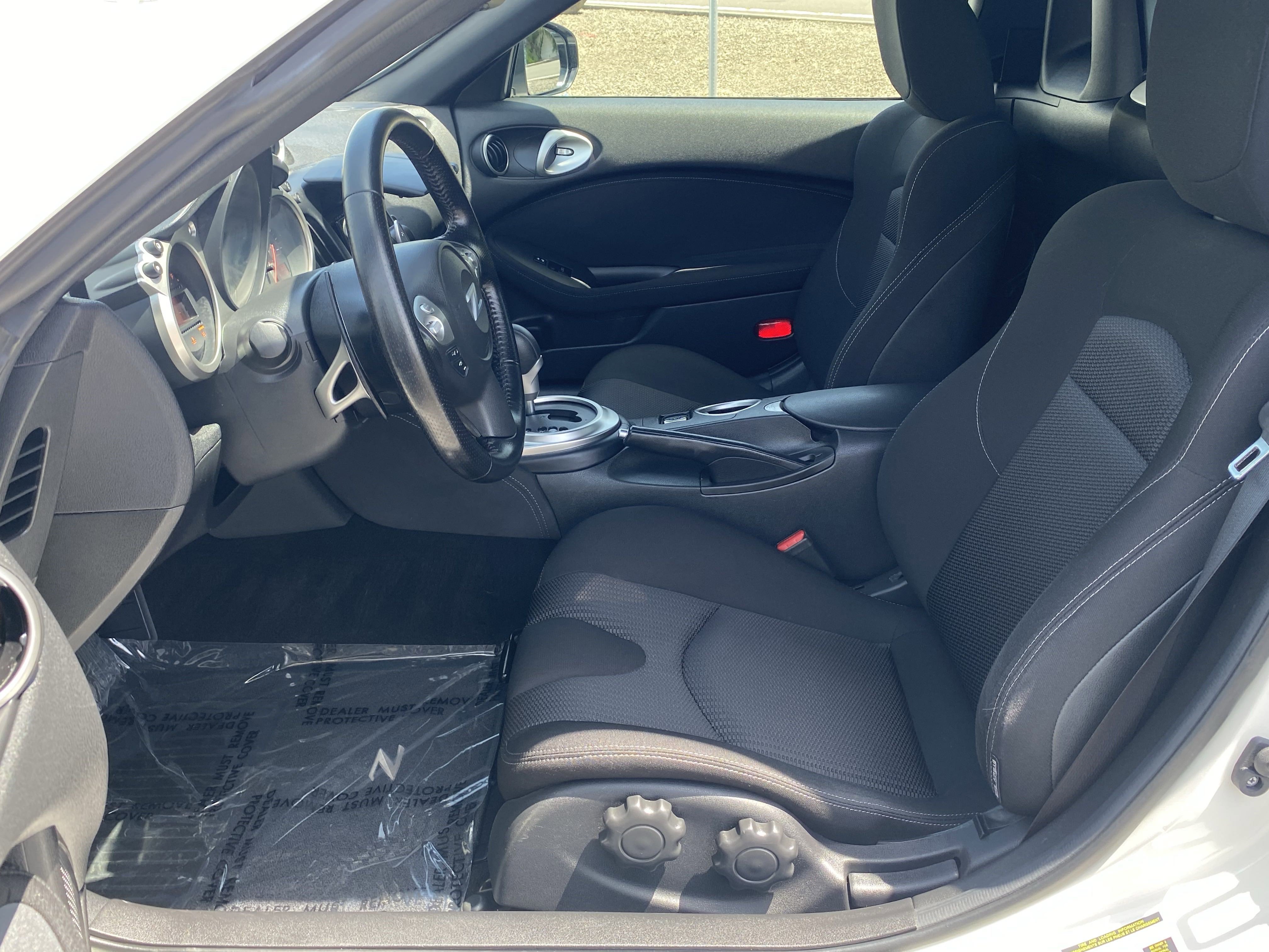 Used 2016 Nissan 370Z Roadster image 11