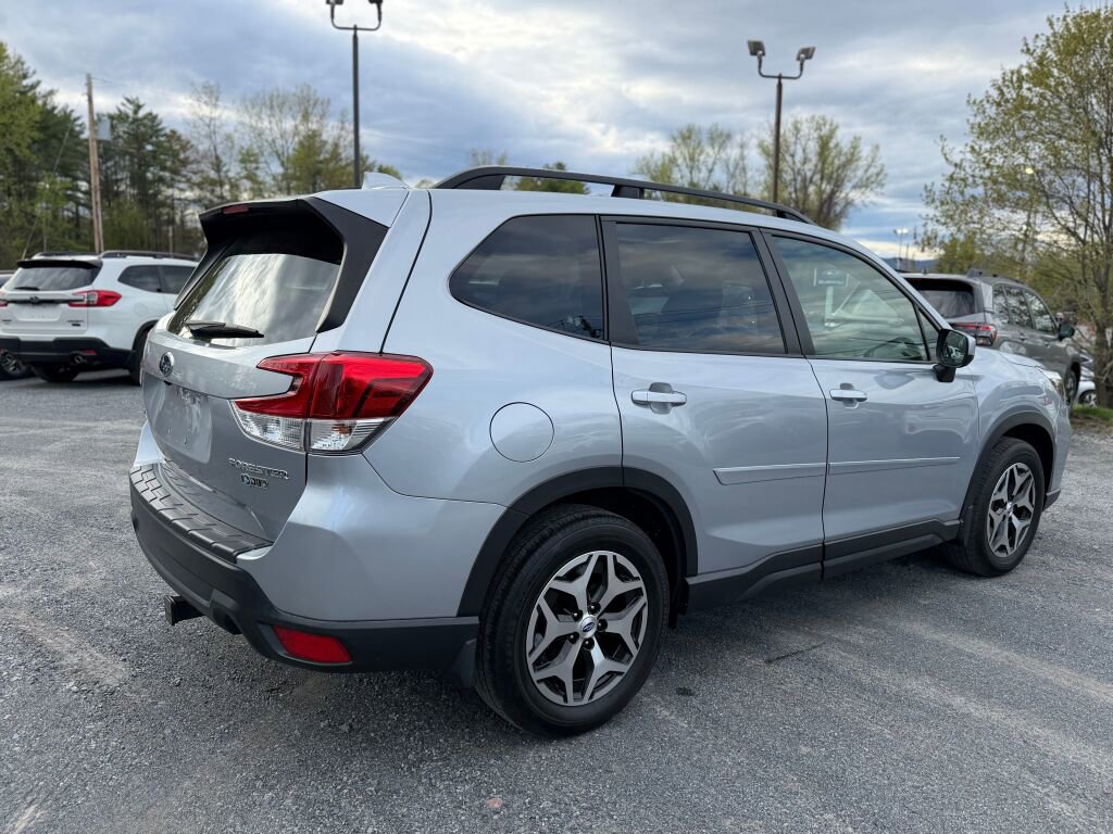 Used 2020 Subaru Forester Premium AWD/4WD image 7