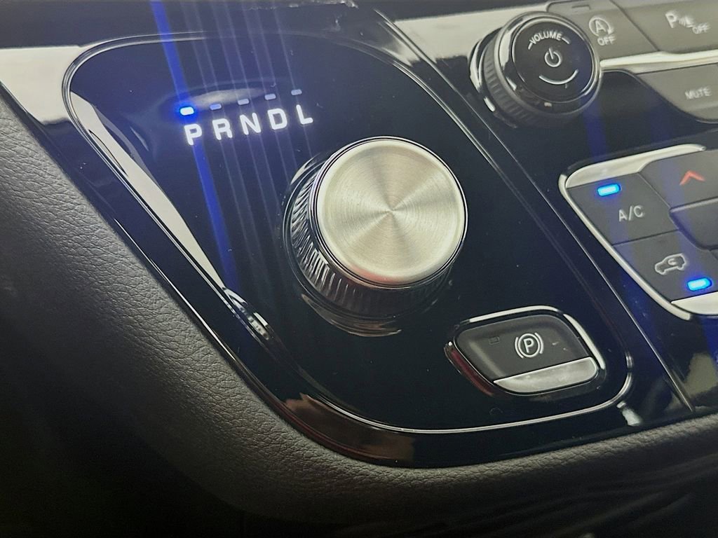 Used 2026 Chrysler Pacifica Select image 20
