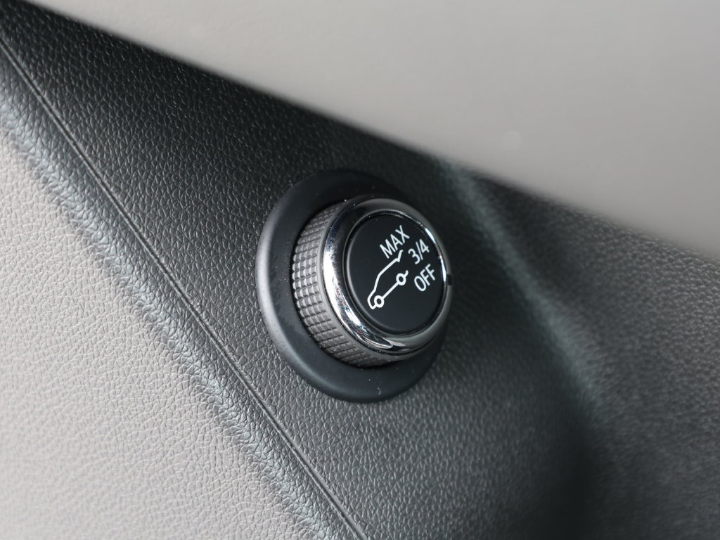 Used 2025 Cadillac XT6 Luxury FWD image 15
