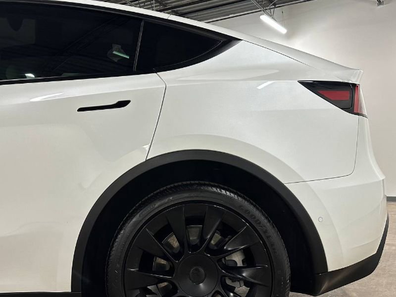 Used 2022 Tesla Model Y Long Range image 10