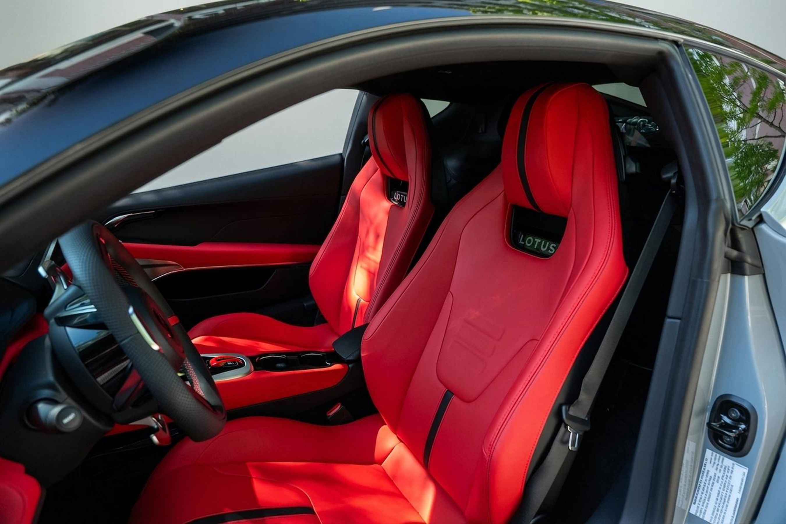 Used 2025 Lotus Emira image 8