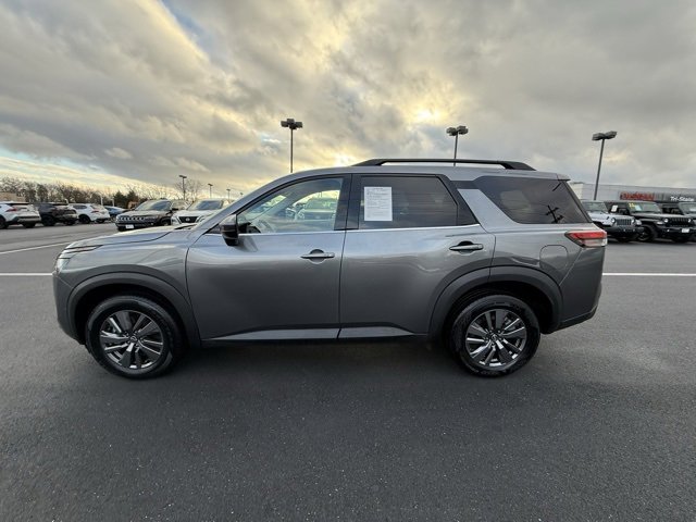 Certified 2024 Nissan Pathfinder SV image 8