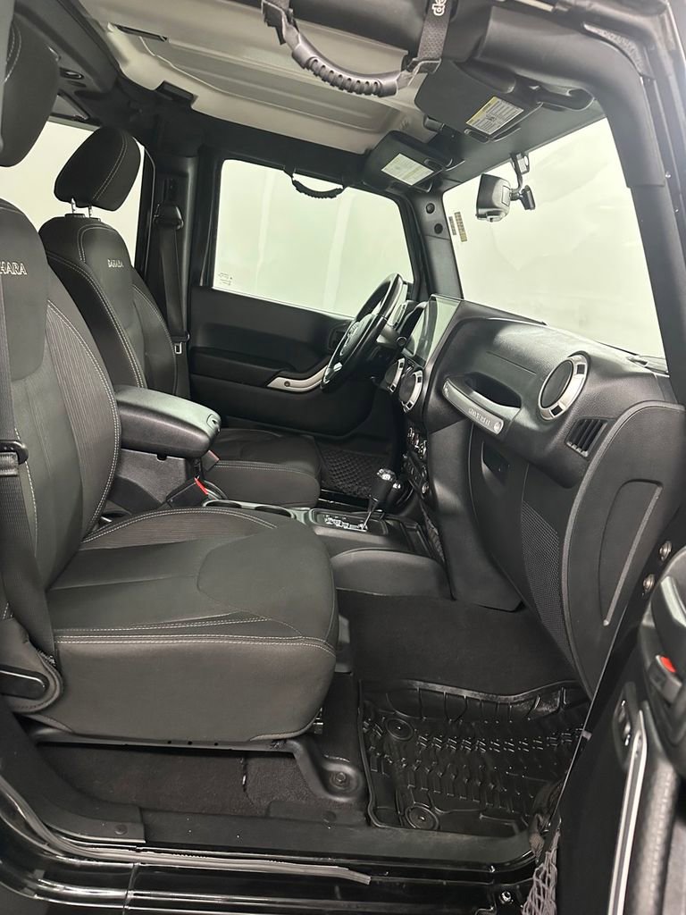 Used 2017 Jeep Wrangler Unlimited Sahara w/ Connectivity Group image 36