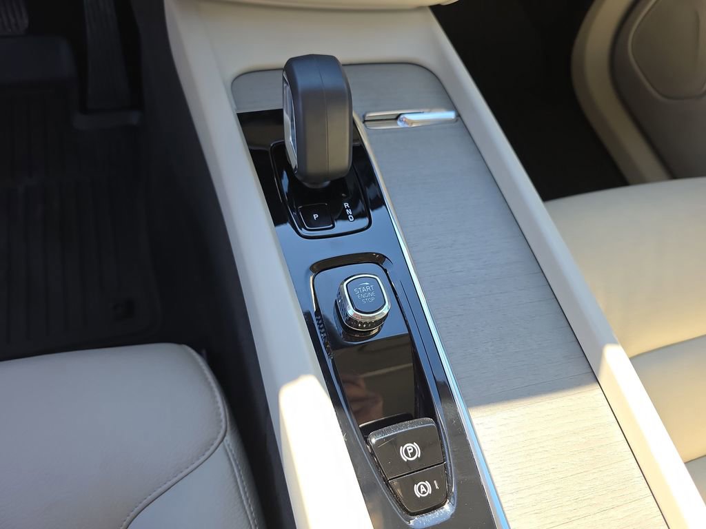 Used 2023 Volvo XC60 B5 Plus w/ Climate Package image 31