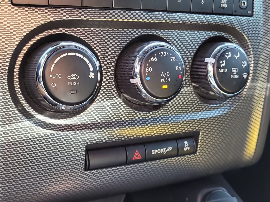 Used 2014 Dodge Challenger R/T RWD image 19