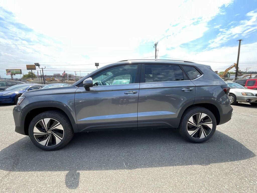 New 2025 Volkswagen Taos SE image 5