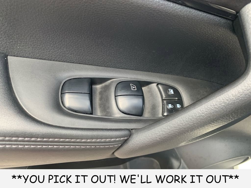 Used 2020 Nissan Rogue SV FWD image 12