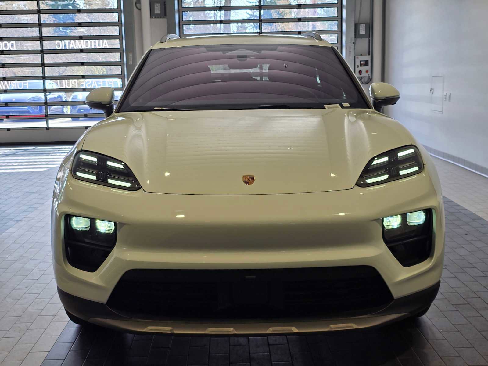 Used 2025 Porsche Macan Electric image 10