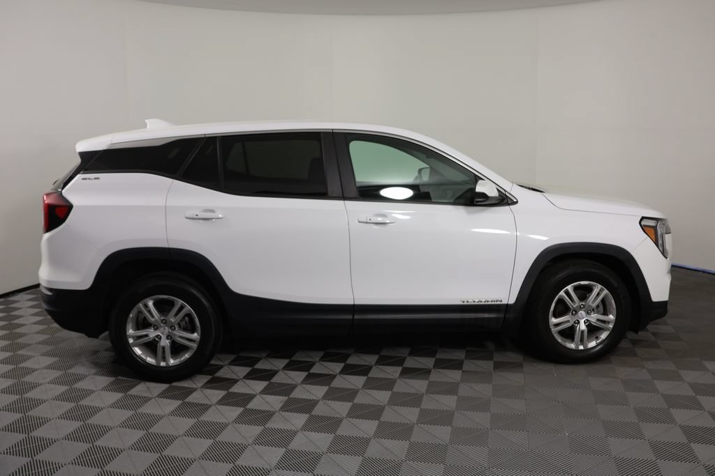 Used 2023 GMC Terrain SLE FWD image 9