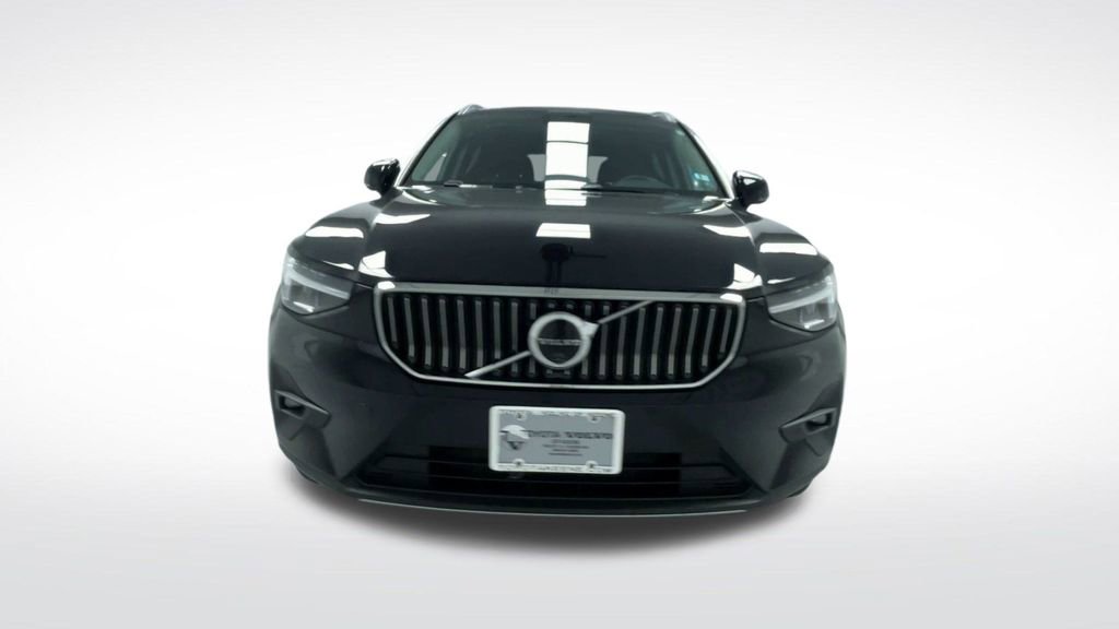 Used 2025 Volvo XC40 B5 Plus image 20