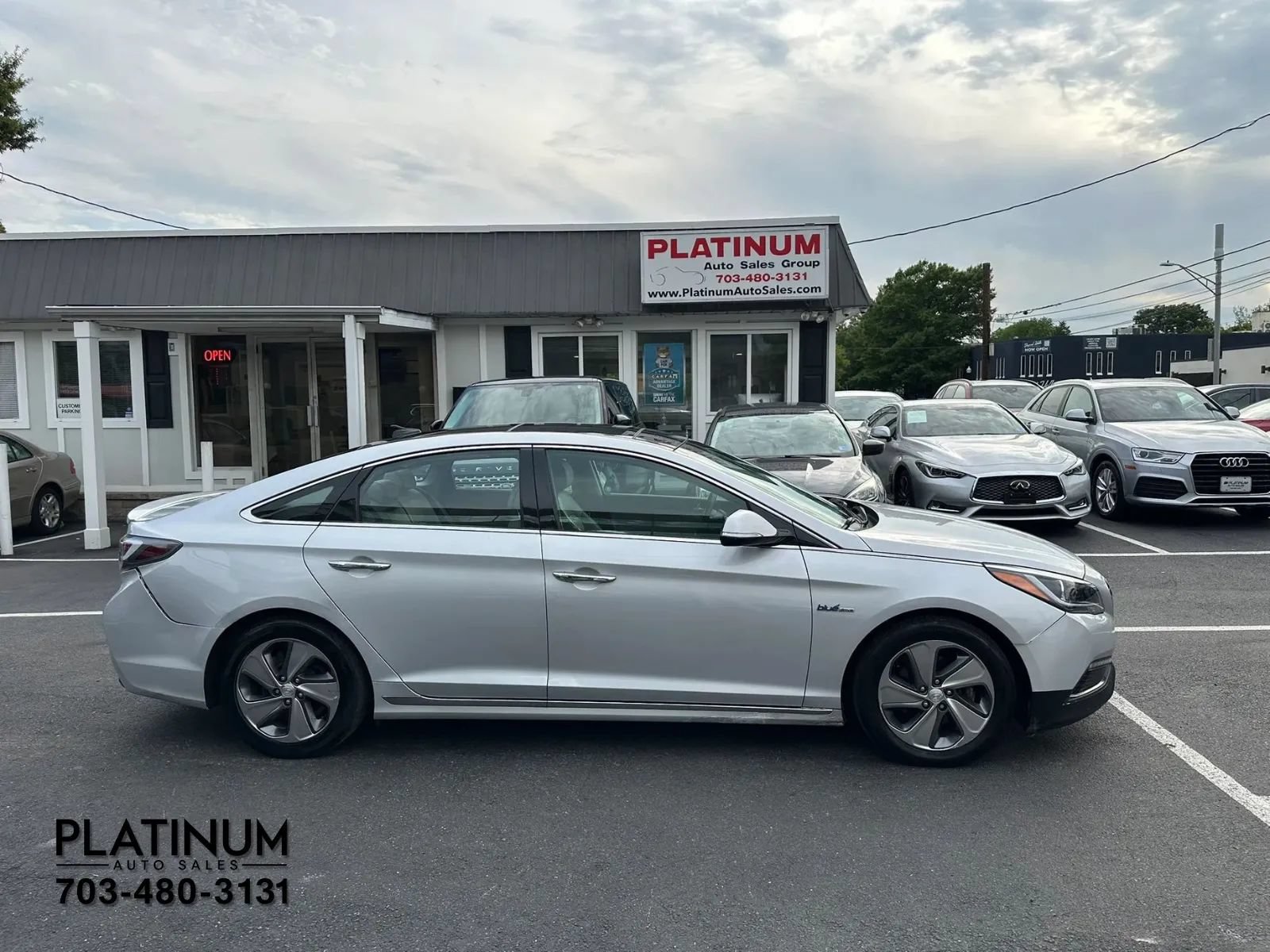 Used 2016 Hyundai Sonata Limited w/ Option Group 02 FWD image 2