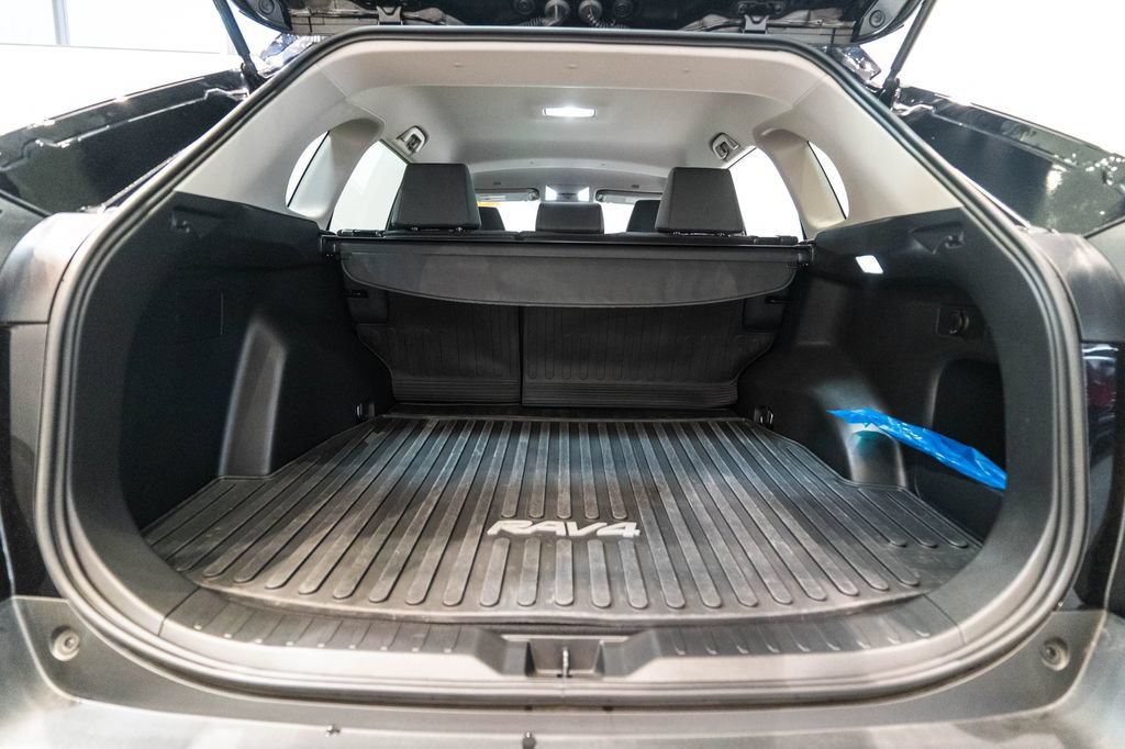 Used 2025 Toyota RAV4 XLE AWD/4WD image 33