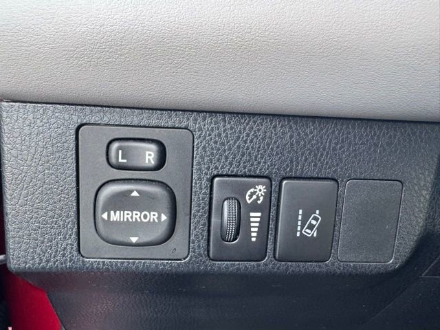 Used 2018 Toyota RAV4 Limited AWD/4WD image 19