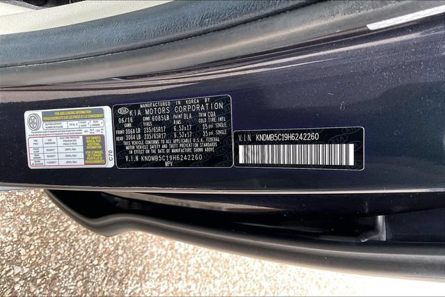 Used 2017 Kia Sedona LX w/ LX Essentials Premium Package FWD image 31