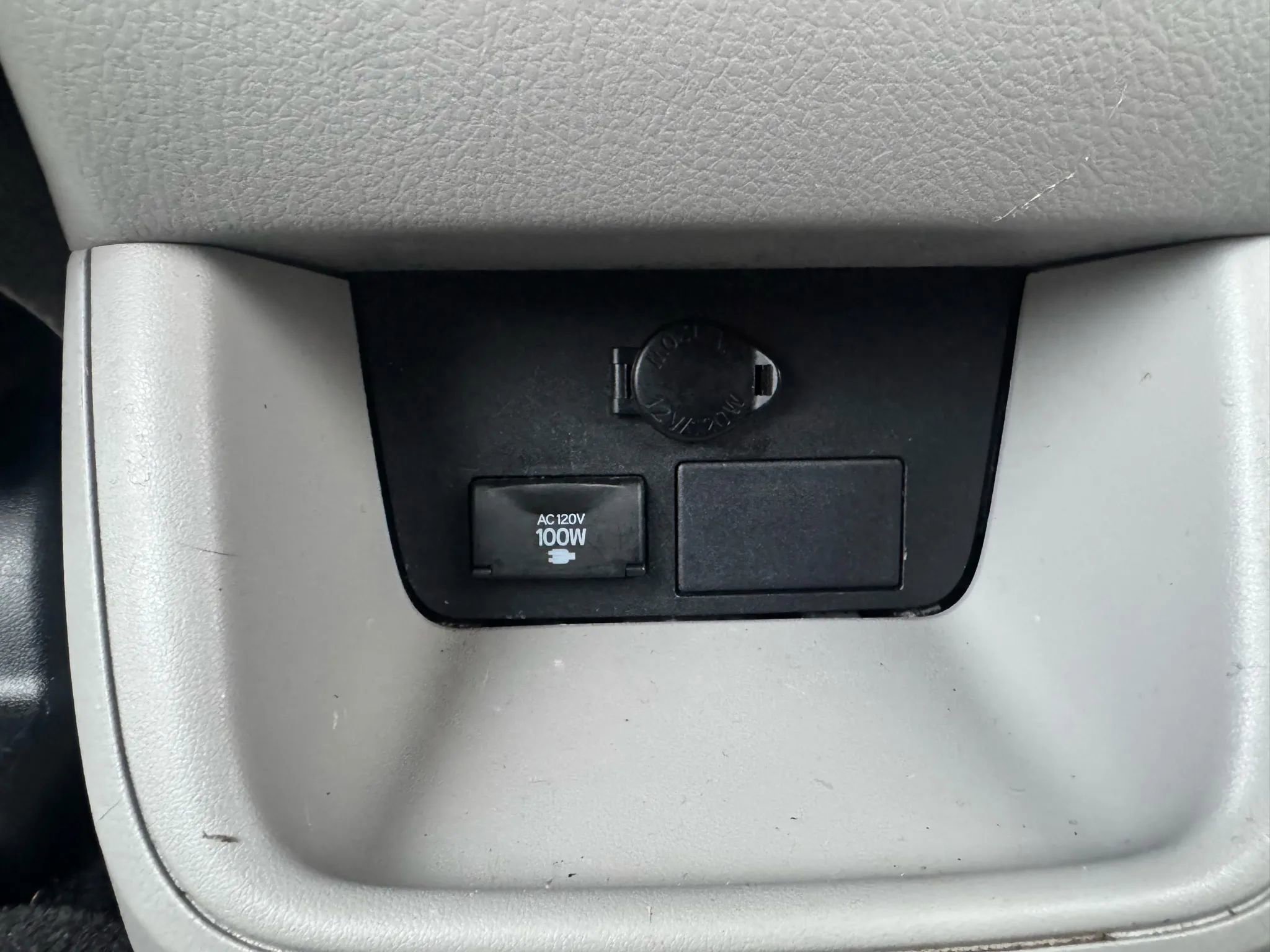 Used 2014 Toyota Highlander Limited w/ Preferred Accessory Package image 16