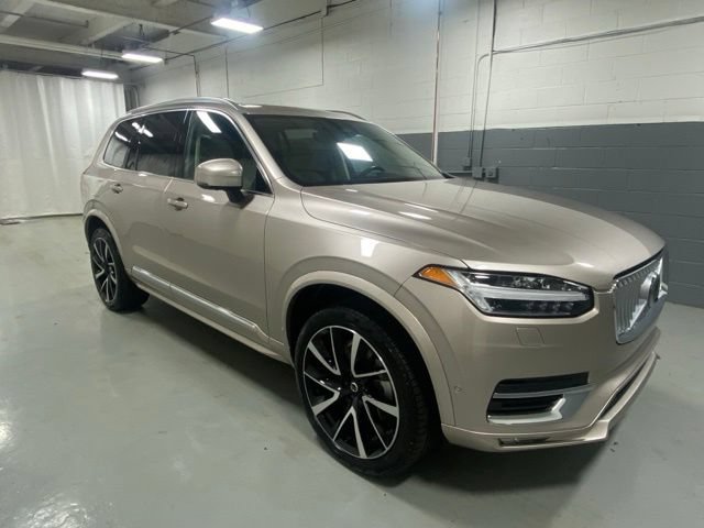 Used 2025 Volvo XC90 B5 Plus w/ Protection Package AWD/4WD image 4