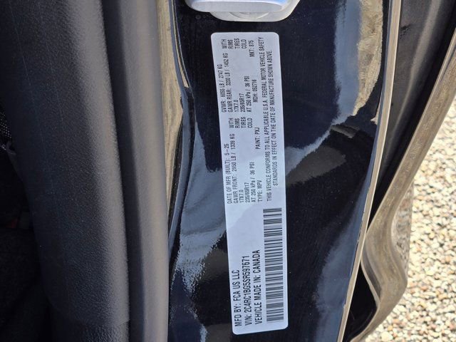 Used 2025 Chrysler Pacifica Select image 33