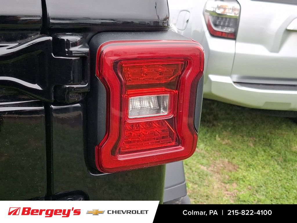 Used 2025 Jeep Wrangler Unlimited Rubicon AWD/4WD image 30