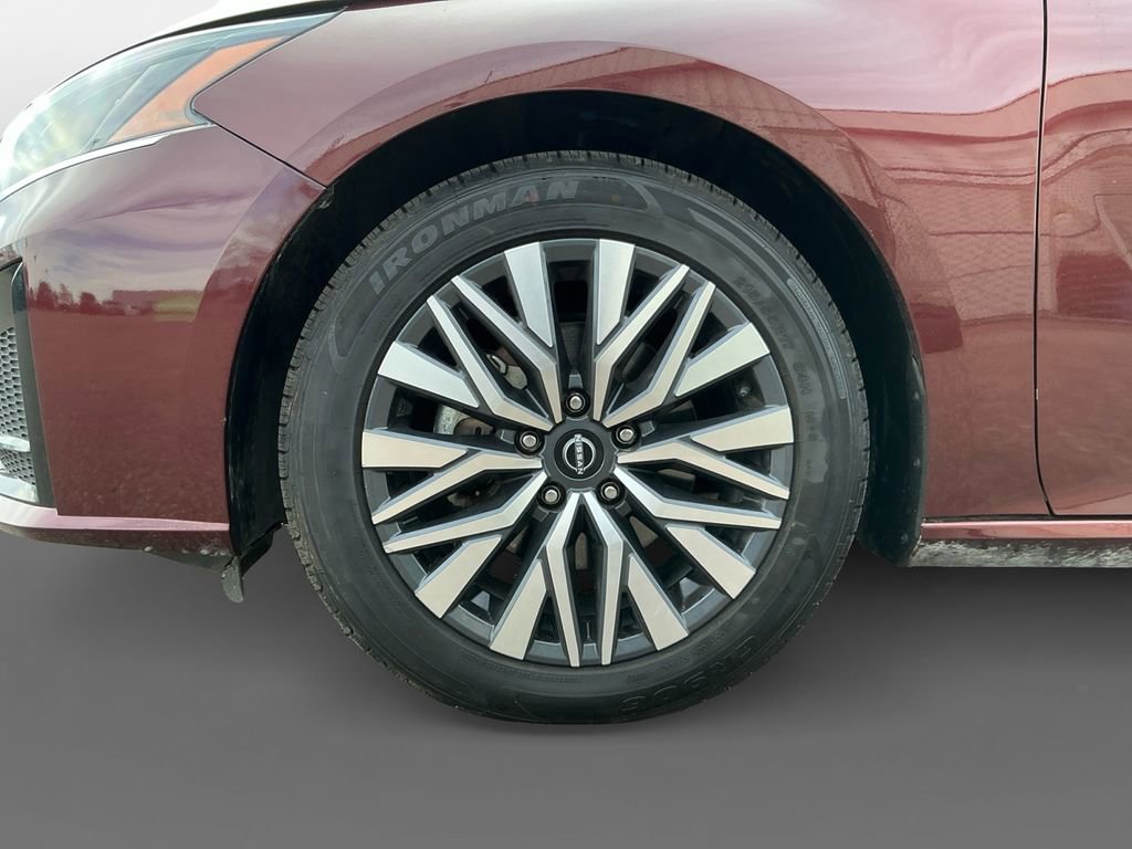 Used 2024 Nissan Altima 2.5 SV image 14