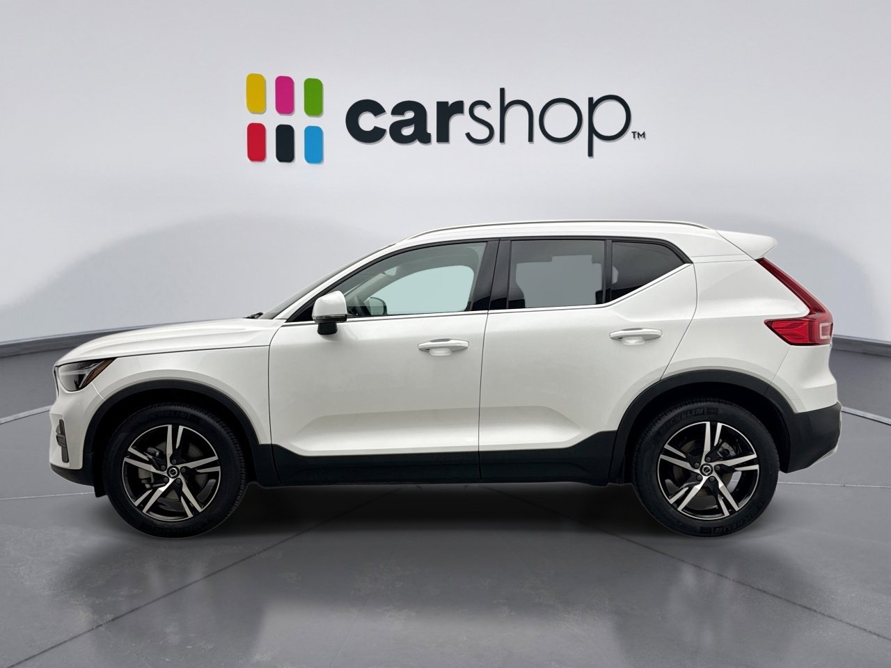 Used 2025 Volvo XC40 B5 Core AWD/4WD image 2