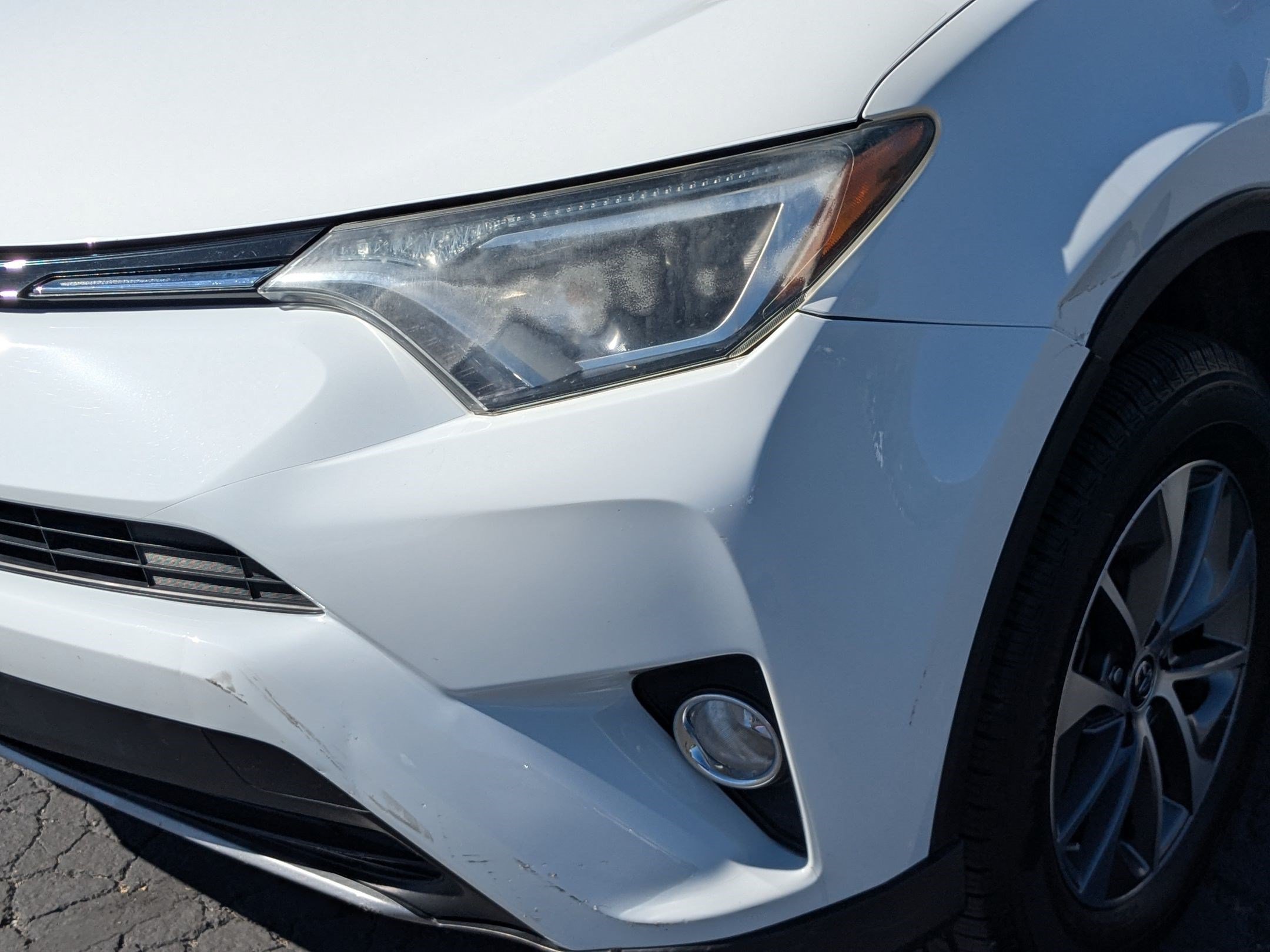 Used 2018 Toyota RAV4 XLE AWD/4WD image 12