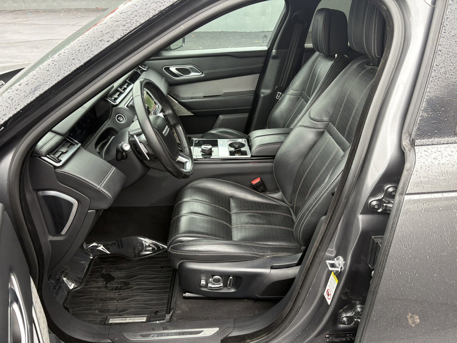 Used 2018 Land Rover Range Rover Velar R-Dynamic HSE image 15