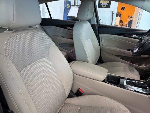 Used 2018 Buick Regal Preferred image 29
