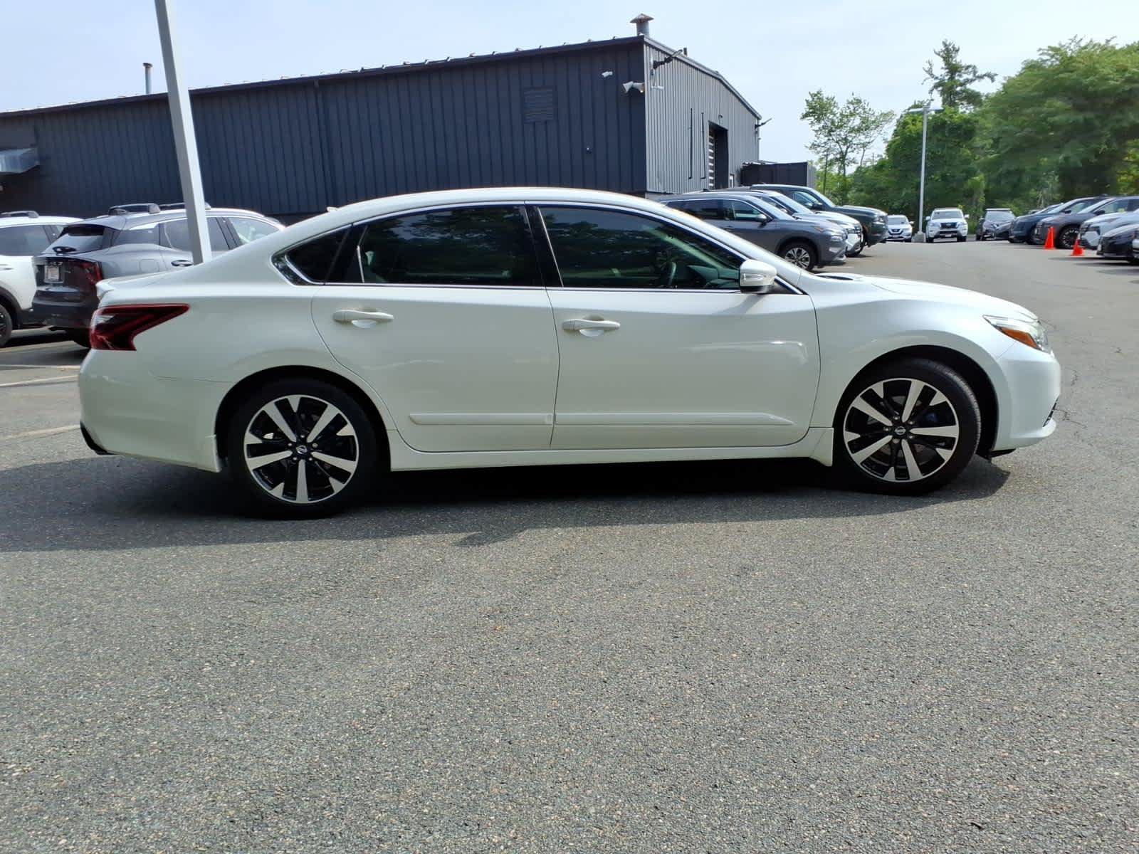Certified 2018 Nissan Altima 2.5 SR FWD image 4