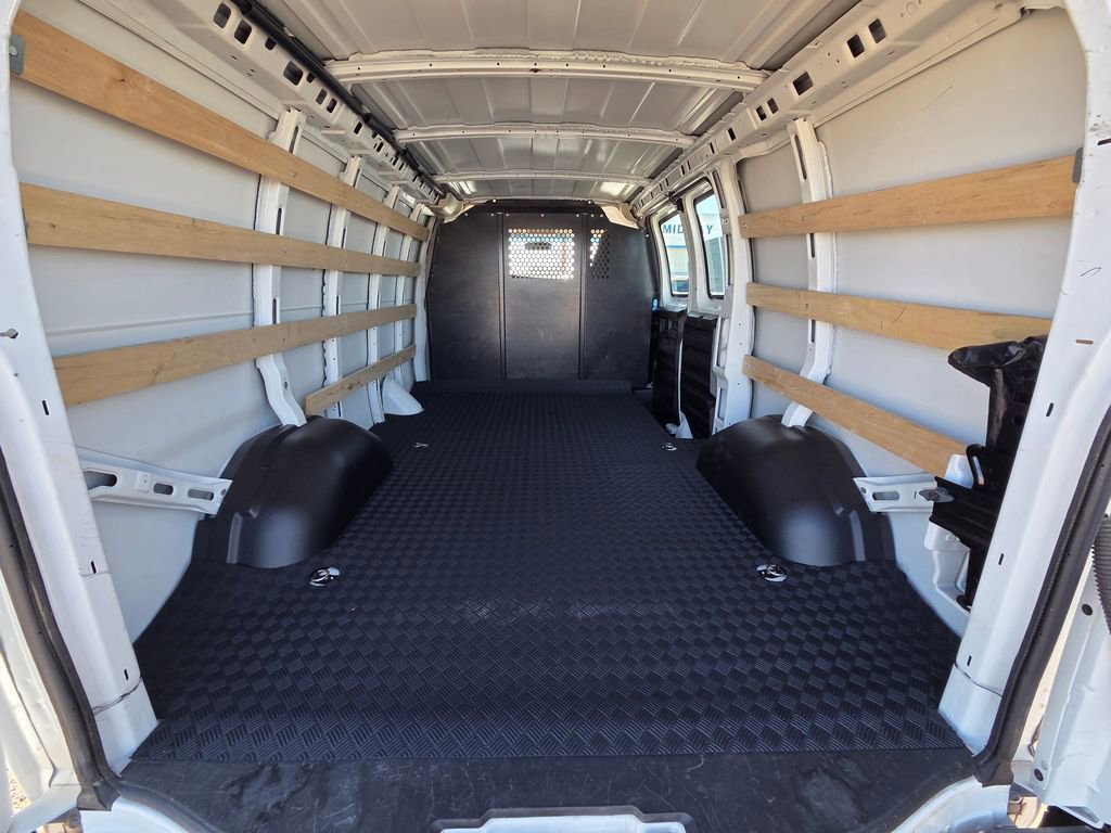 Used 2024 GMC Savana 2500 w/ Driver Convenience Package image 19