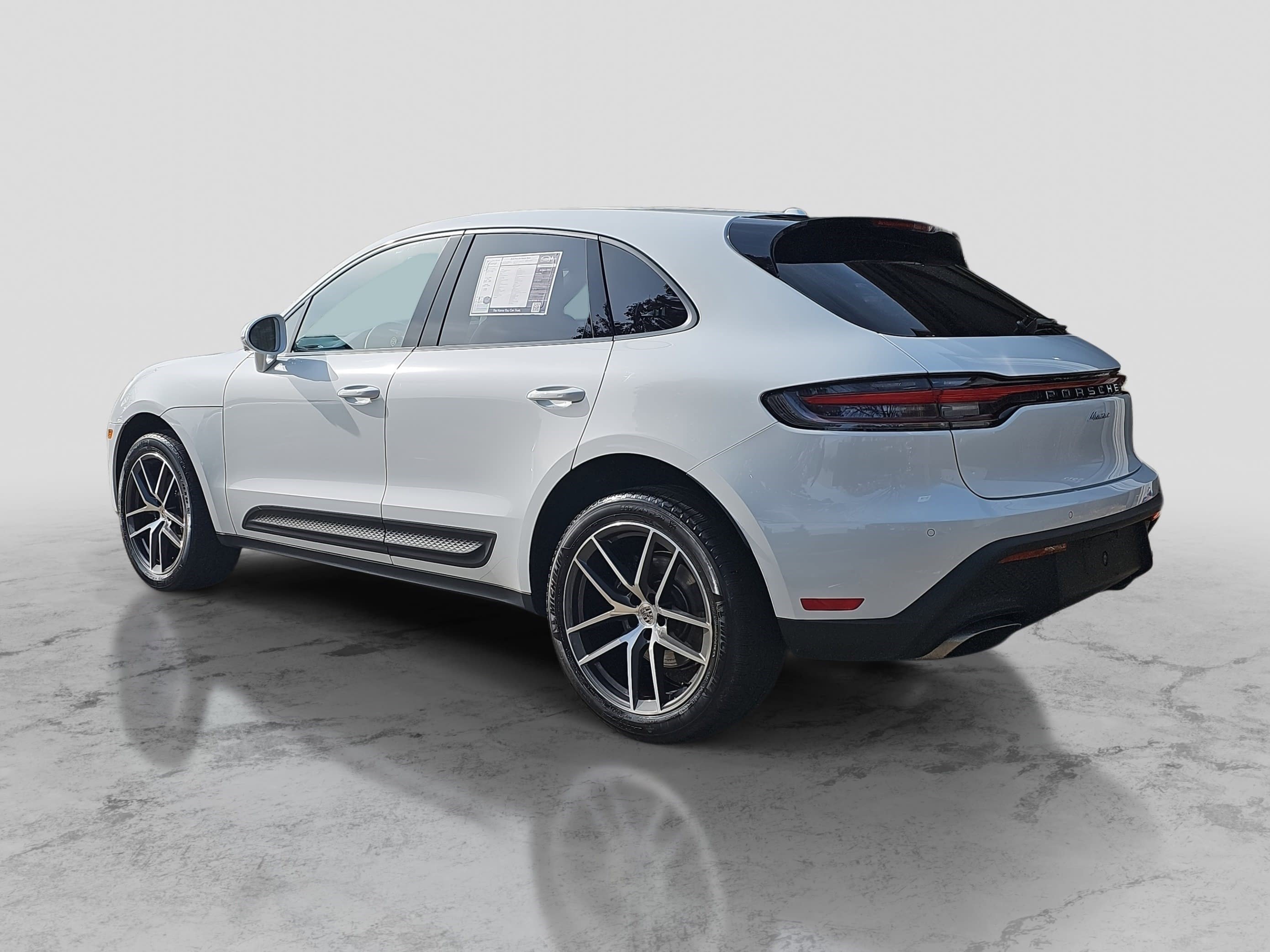 Used 2024 Porsche Macan image 7