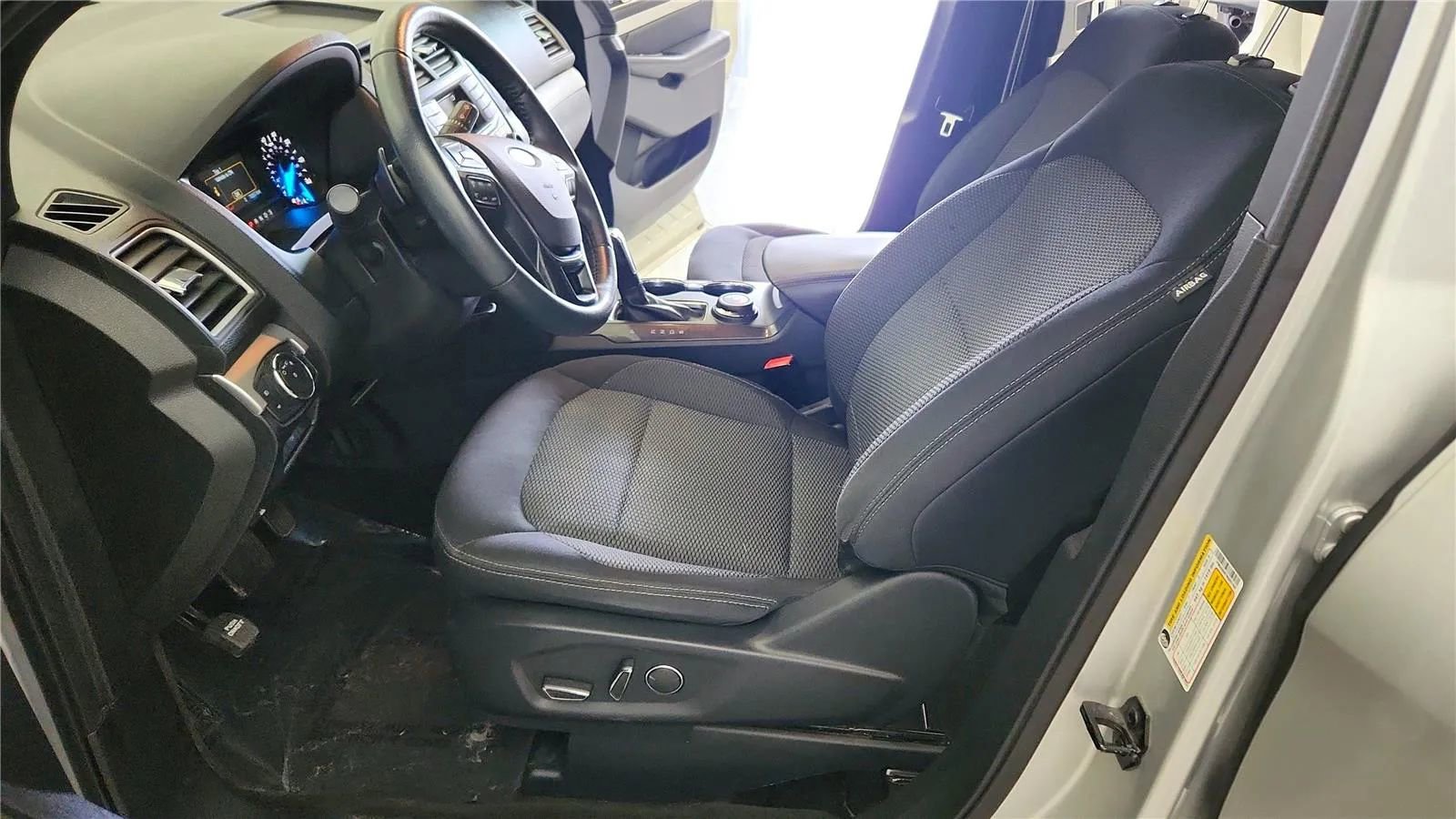 Used 2017 Ford Explorer XLT w/ Class II Trailer Tow Package image 23