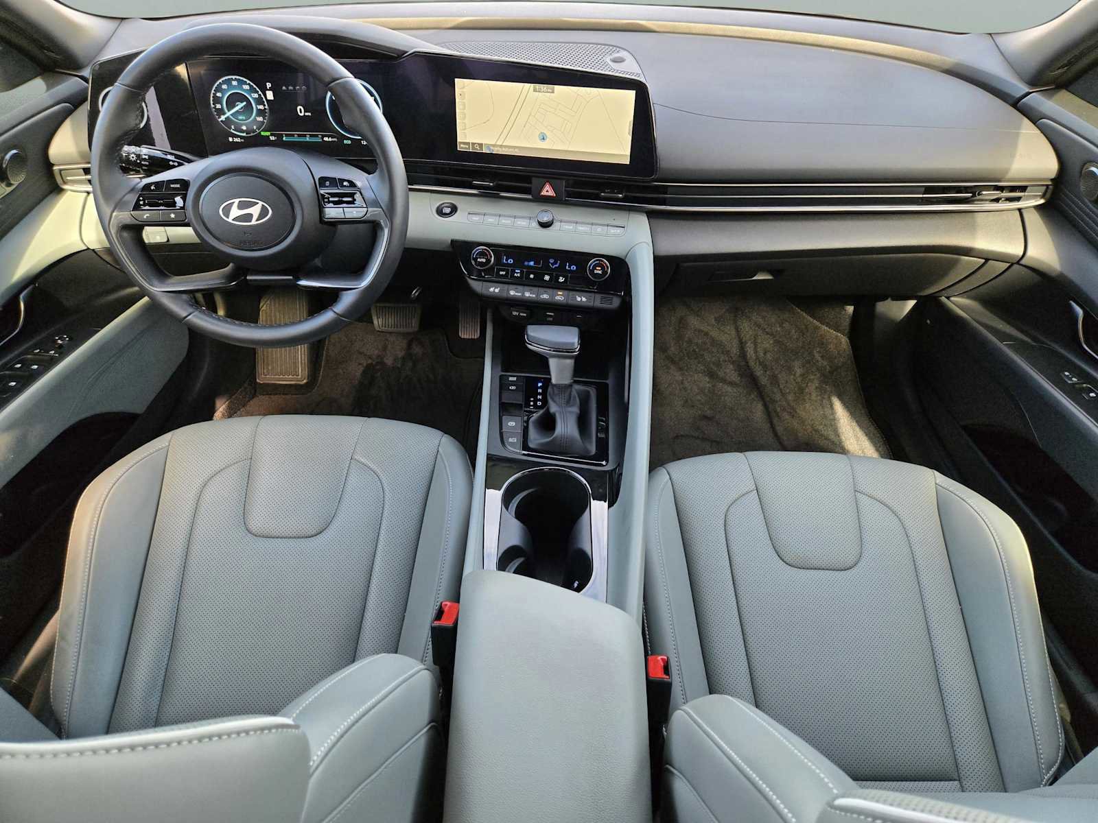 Used 2025 Hyundai Elantra Limited image 14