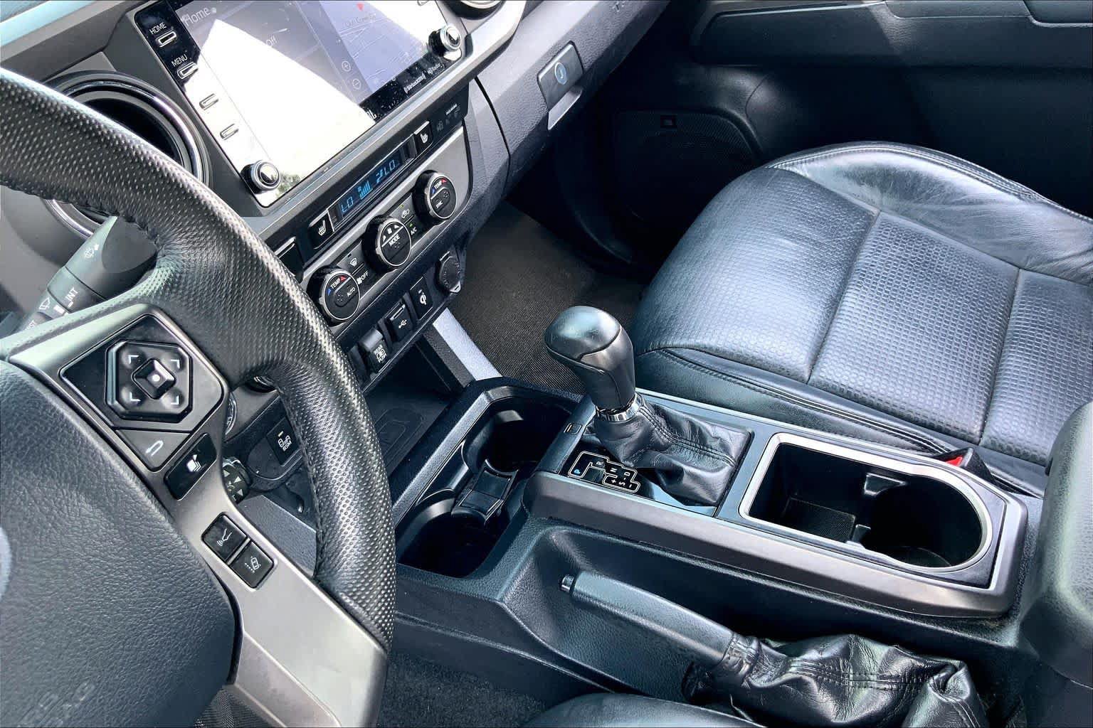 Used 2020 Toyota Tacoma TRD Sport w/ TRD Premium Sport Package AWD/4WD image 16
